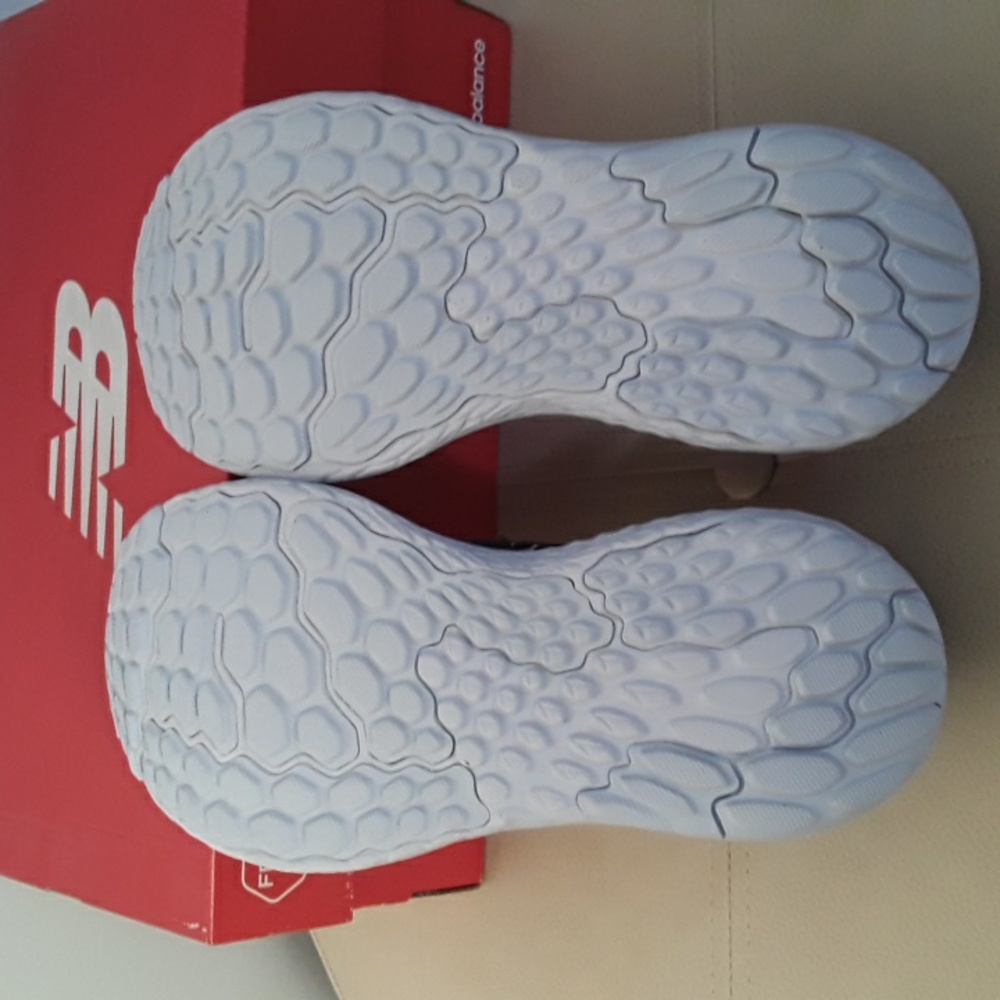NWT New Balance Fresh Foam 1080 V10, Size 6.5 womens - Picture 6 of 9